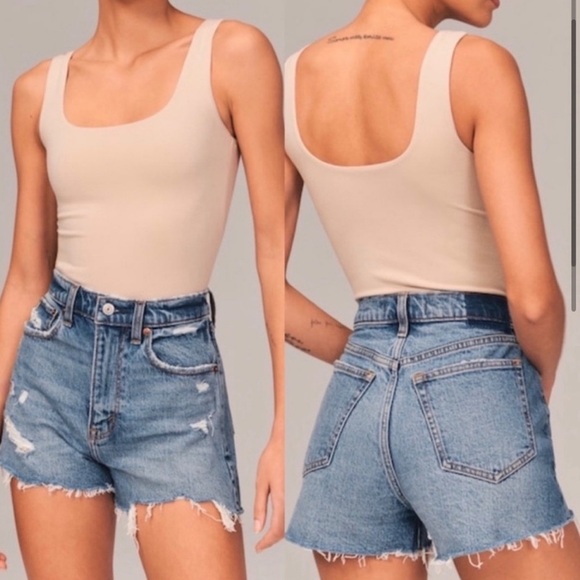 Abercrombie & Fitch The Mom Short High Rise Light Wash Distressed Raw Hem 28/6 - Picture 3 of 11